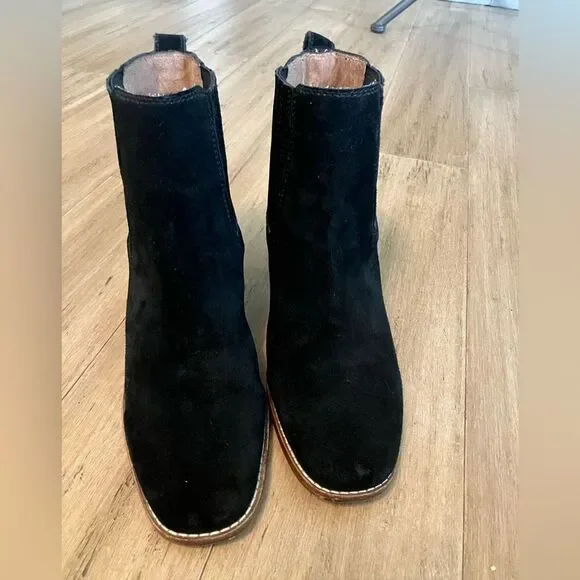 Madewell Chelsea women’s black suede heeled pull on ankle boots. Size 9 - Picture 3 of 8